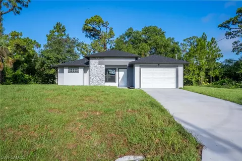 5046 N Obispo Cir, Labelle, FL 33935