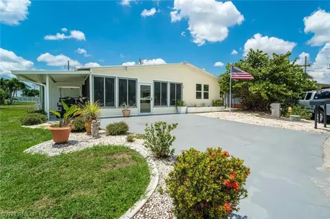 11 Middleton Ct, North Fort Myers, FL 33903