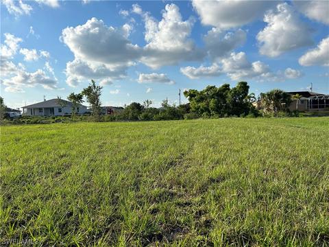 1438 NE 1st Pl, Cape Coral, FL 33909