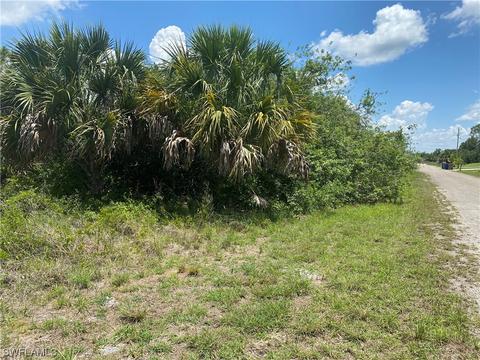 833 S Da Vinci Ave, Lehigh Acres, FL 33974