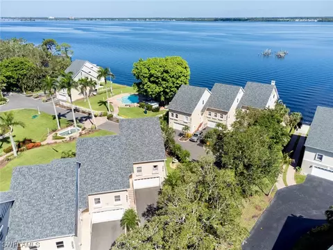 3579 Edgewood Ave, Fort Myers, FL 33916
