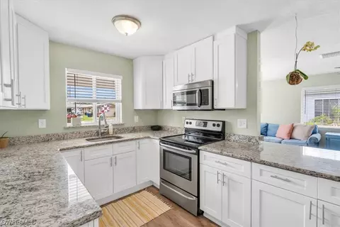 3911 Maxine St, Fort Myers, FL 33901