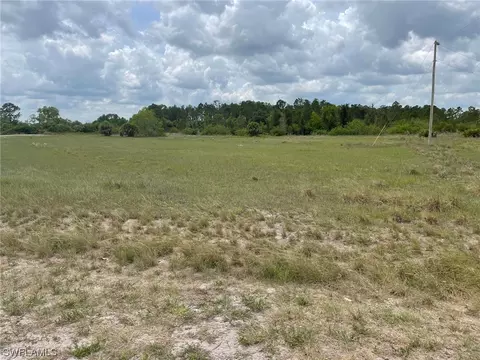 541 Bourse Cir, Lehigh Acres, FL 33974
