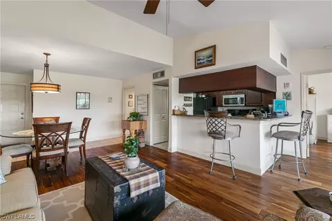 5570 Trailwinds Dr #523, Fort Myers, FL 33907
