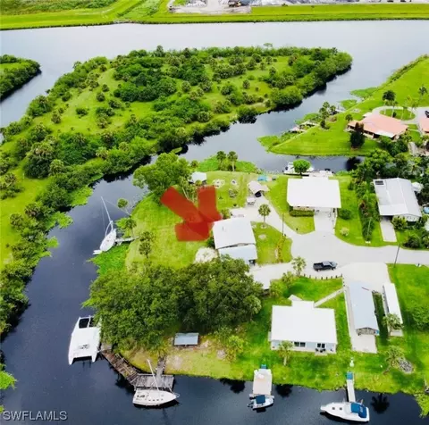 1172 Dolphin Ln, Moore Haven, FL 33471