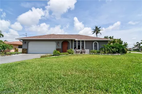 809 SE 32nd Ter, Cape Coral, FL 33904