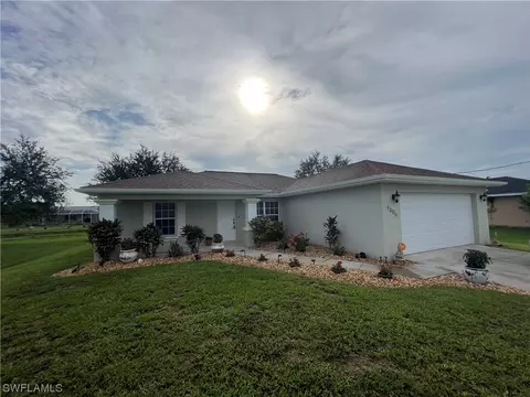 1006 Cavanagh Ave, Lehigh Acres, FL 33971