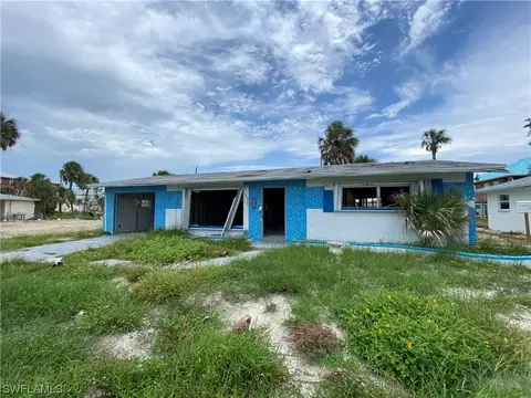 131 Mid Island Dr, Fort Myers Beach, FL 33931