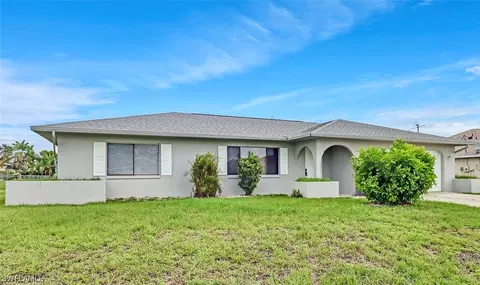 423 SE 8th St, Cape Coral, FL 33990