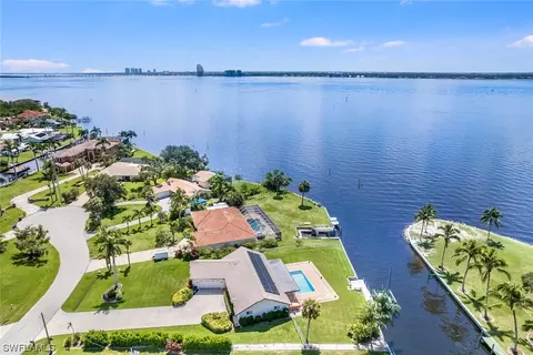 1795 Whitecap Cir, North Fort Myers, FL 33903
