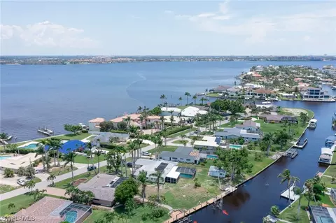 5322 Nautilus Dr, Cape Coral, FL 33904