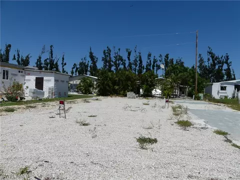 7160 Ladyfish Dr, Saint James City, FL 33956