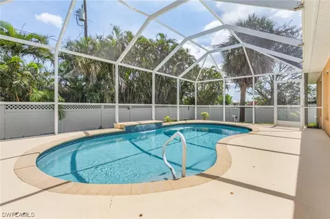 629 SW 11th Ter, Cape Coral, FL 33991