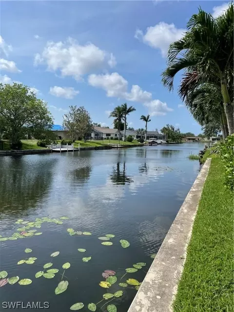 533 SE 19th Ct, Cape Coral, FL 33990