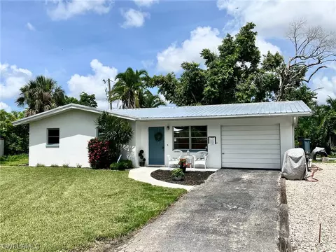 654 Camellia Dr, North Fort Myers, FL 33903