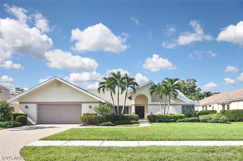 17 Falconwood Ct, Fort Myers, FL 33919