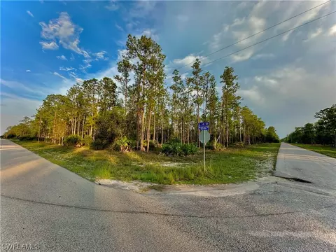 1006 E 14th St, Lehigh Acres, FL 33972