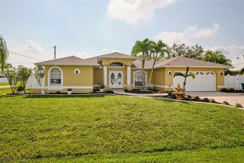 1823 SE 5th Pl, Cape Coral, FL 33990