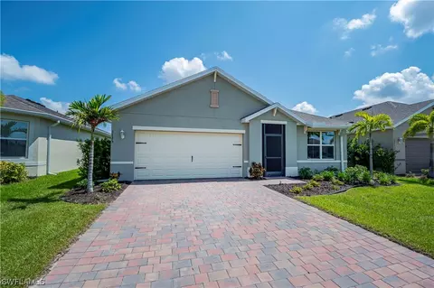 2725 Merida Ln, Cape Coral, FL 33909