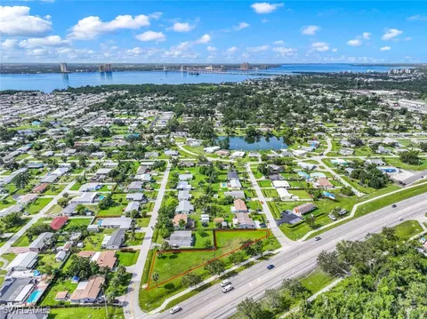 1402 Washington Dr, North Fort Myers, FL 33917
