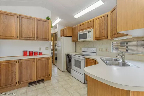 10844 Ani Cir, Estero, FL 33928 photo 5