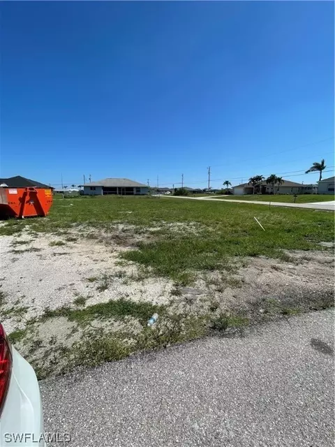 232 NW 9th Ter, Cape Coral, FL 33990