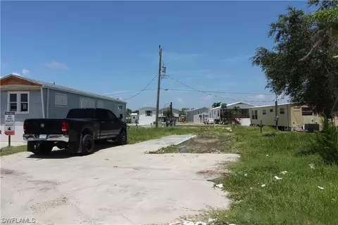 82 Emily Ln, Fort Myers Beach, FL 33931