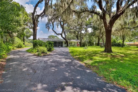 1910 E Wheeler Rd, Seffner, FL 33584