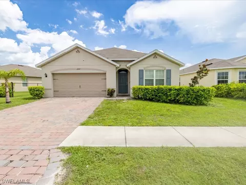 10517 Canal Brook Ln, Lehigh Acres, FL 33936