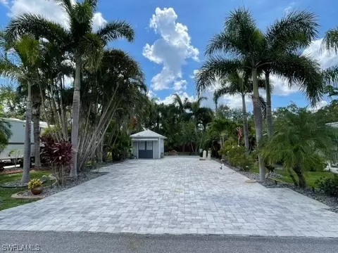 5790 Maplewood Ct, Fort Myers, FL 33905
