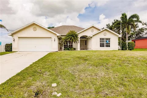 2110 NE 3rd Ave, Cape Coral, FL 33909