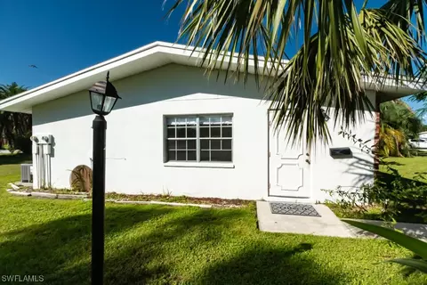 823 Courtington Ln #1, Fort Myers, FL 33919