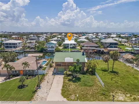2392 Baybreeze St, Saint James City, FL 33956