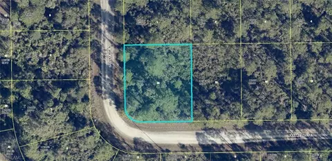 913 Franklin St E, Lehigh Acres, FL 33974