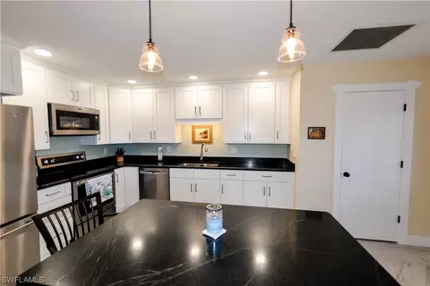 1350 Sandtrap Dr, Fort Myers, FL 33919