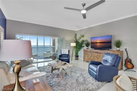 14813 Laguna Dr #201, Fort Myers, FL 33908