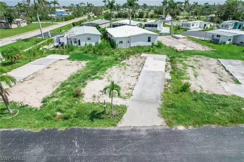 107 Maple Ln, Fort Myers, FL 33908