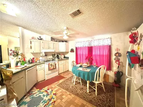 1119 Riverview Dr, Moore Haven, FL 33471 photo 4