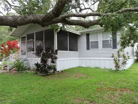 1119 Riverview Dr, Moore Haven, FL 33471 photo 2