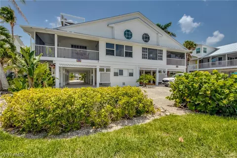 8221 Main St, Bokeelia, FL 33922