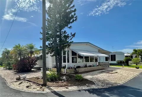609 Friendly Pl, North Fort Myers, FL 33917