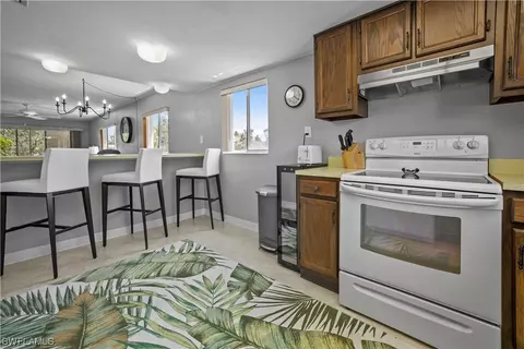 2100 Barkeley Ln #16, Fort Myers, FL 33907