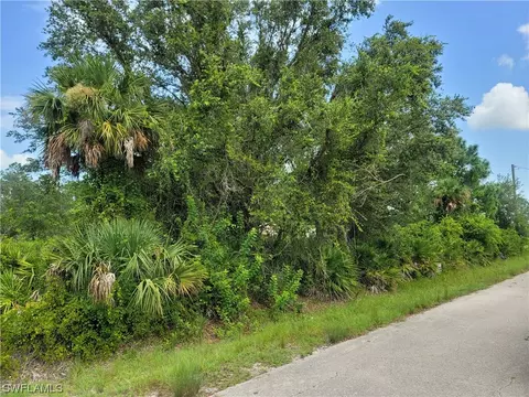 1207 Oak Ave, Lehigh Acres, FL 33972