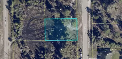 906 Graystone Ave, Lehigh Acres, FL 33974