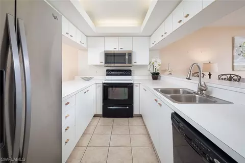 40 Seagate Dr #802-A, Naples, FL 34103 photo 12