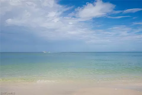 40 Seagate Dr #802-A, Naples, FL 34103