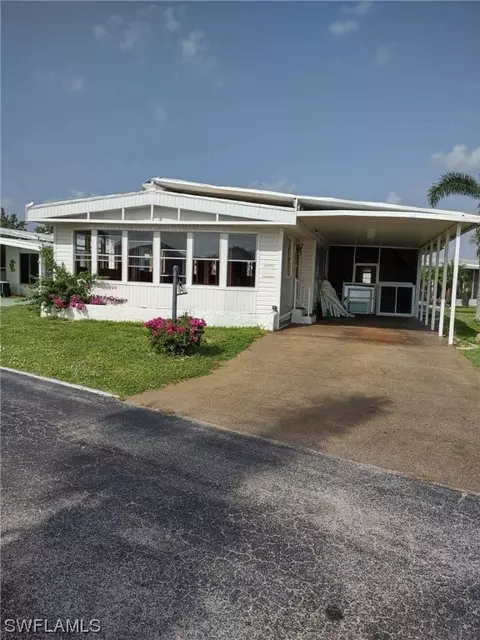 330 Rosa Lee Ave SW, Fort Myers, FL 33908