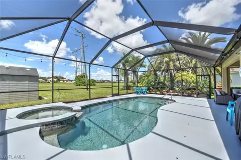 11196 Lakeland Cir, Fort Myers, FL 33913