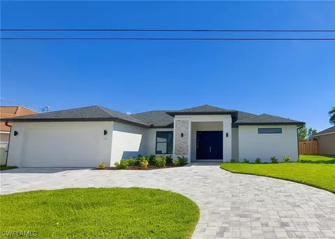 136 Kamal Pkwy, Cape Coral, FL 33904