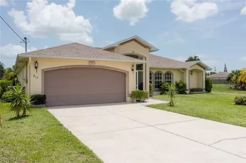 819 Rue Labeau Cir, Fort Myers, FL 33913